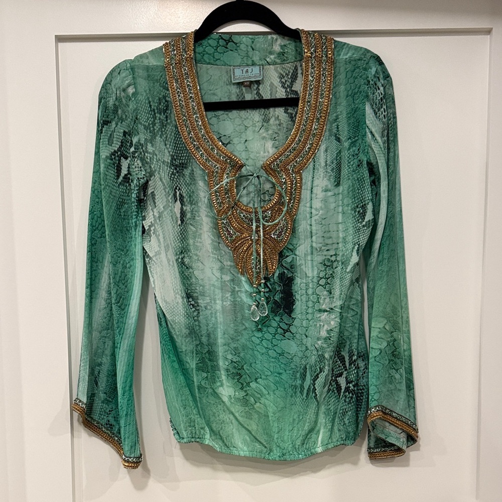 Taj by Sabrina Crippa 3/4 Sleeve Green Snake Print Embellished Top, XS